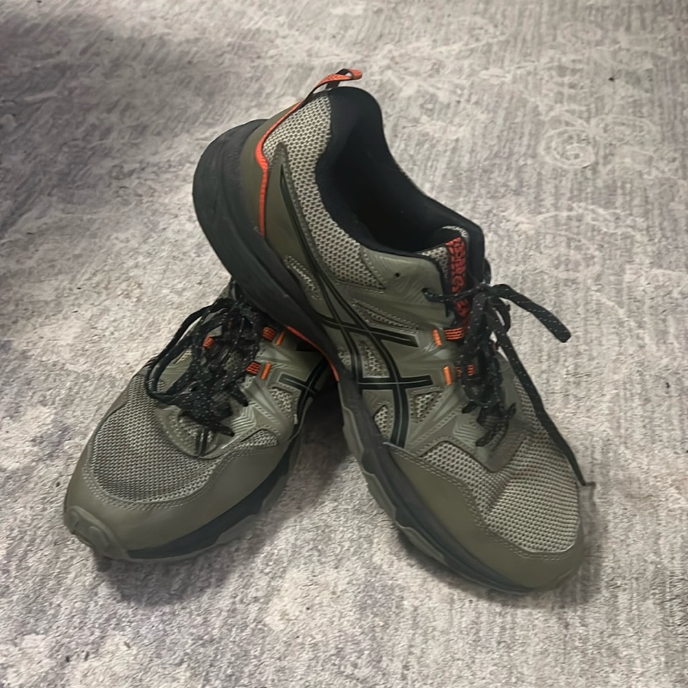 ASICS US Suze 13 Gel Sneakers in Excellent pre-condition.
